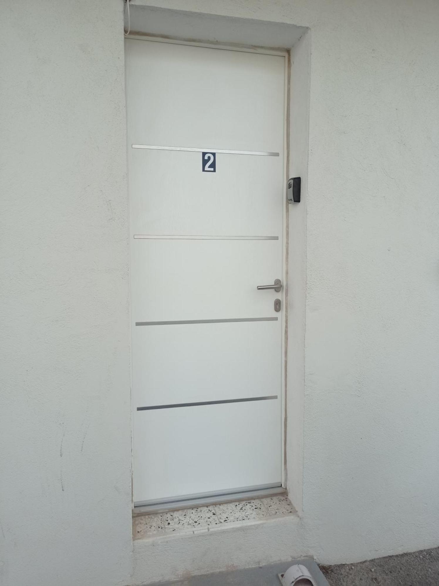 Les Carabins, Clim, Parking, Commerce Fos-sur-Mer Bagian luar foto